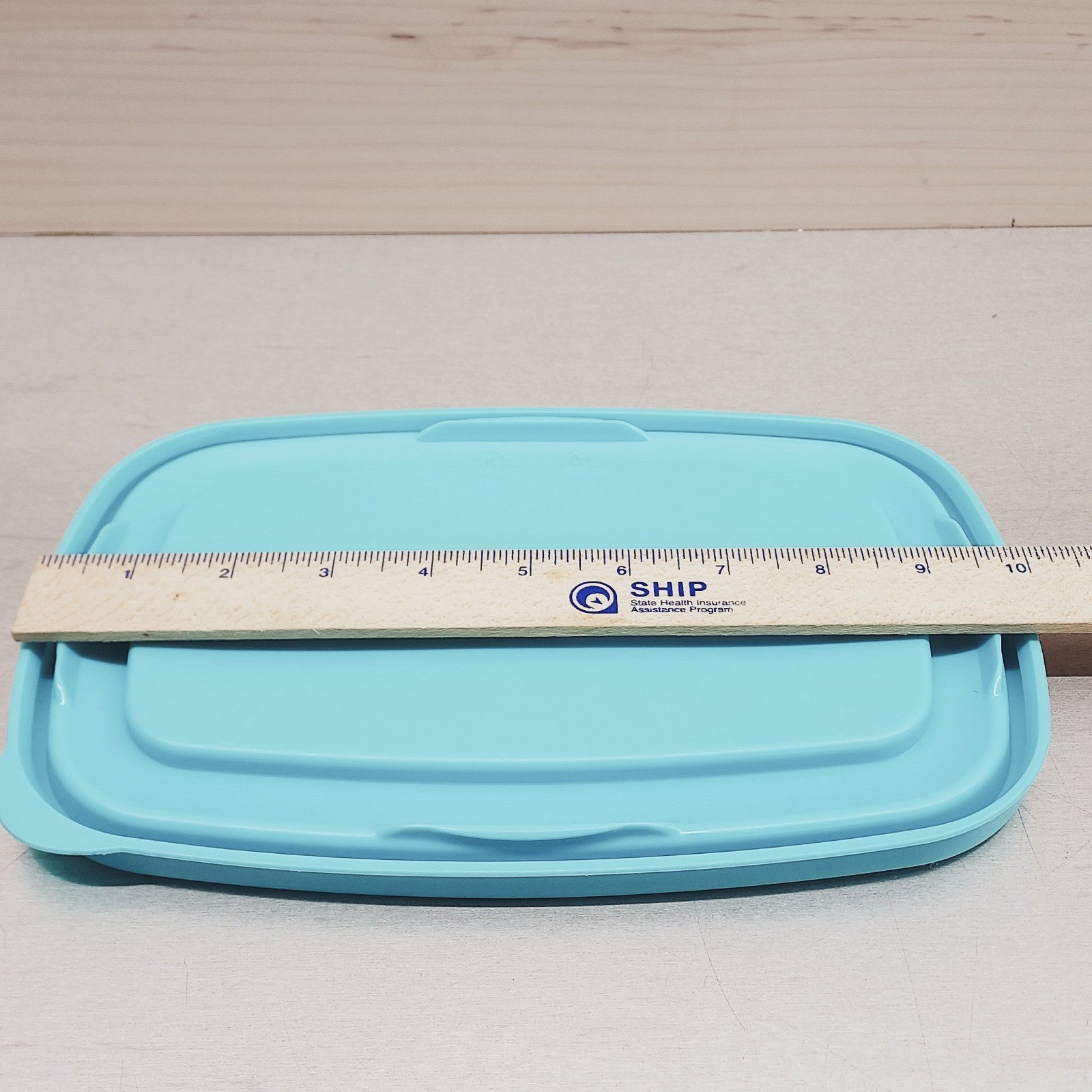 Rubbermaid Easy Find Lid 1Z08 Light Blue Rectangular Replacement Container Lid