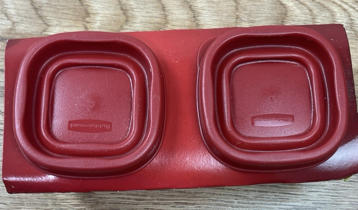 Rubbermaid Set of 2 Containers 0.5 Cup Red Easy Find Lids NEW