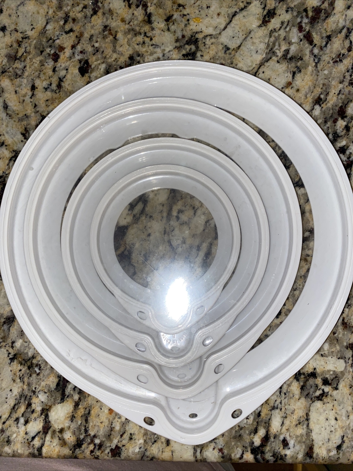 Keepeez Pack Of 4 Vacuum Sealing Bowl Covers Sizes 4”, 5”, 7”, 9” Preowned Unuse