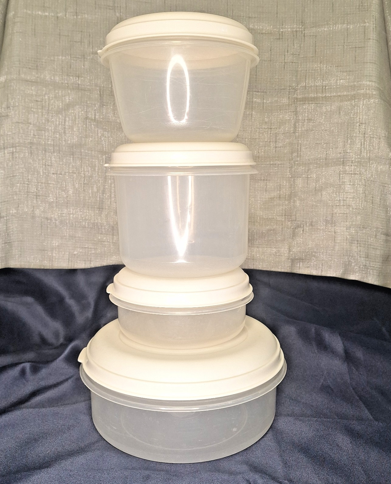 Lot 4 Rubbermaid Servin Saver Round #2 #4 #8 Storage Containers Almond Lids