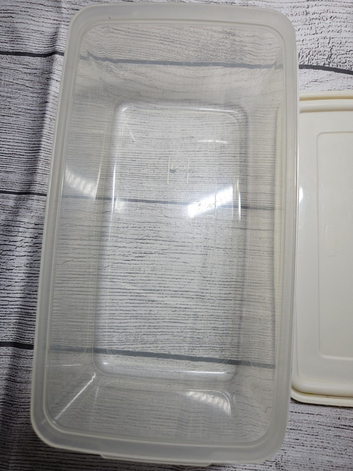 Rubbermaid Servin Saver #12 Rectangle Container – 60 oz (1.7L) – Sheer w/ Beige