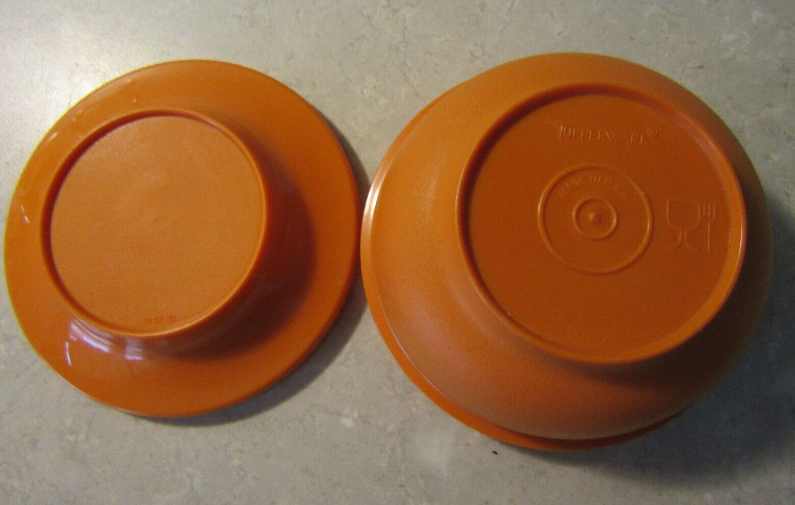 Vintage Tupperware 1436 Orange Service Bowl w/ Lid ~ 2 1/4″ Tall ~4 1/2″ DIA