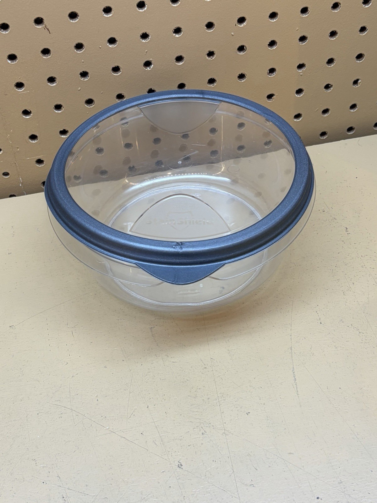 Rubbermaid Stain Shield Container 6.3 Cup Round 1.6 Quart 1.5L With Lid 585B