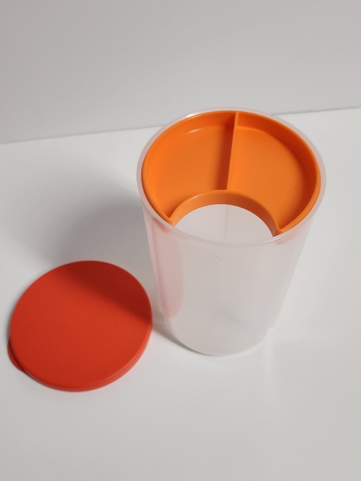 Tupperware 3 N 1 ….. 6 Cup Canister