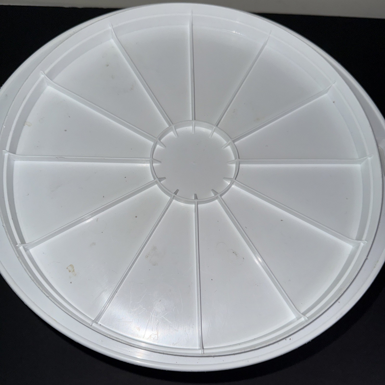 12″ Round Cake Or Pastry Carrier With Locking Cover