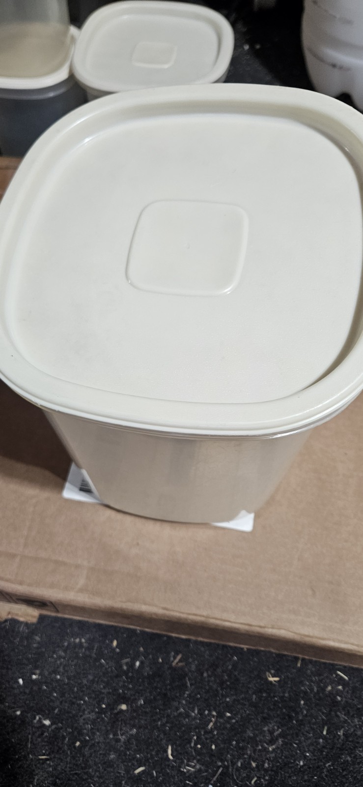 Rubbermaid Servin Saver #7 Food Storage Canister Container 21 Cups Almond Lid