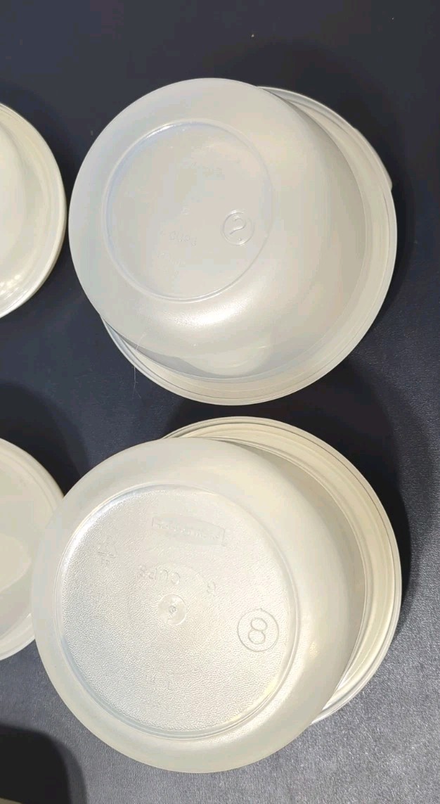 Vintage Rubbermaid Servin’ Saver Containers w/ Almond Lids 16 Pc Set