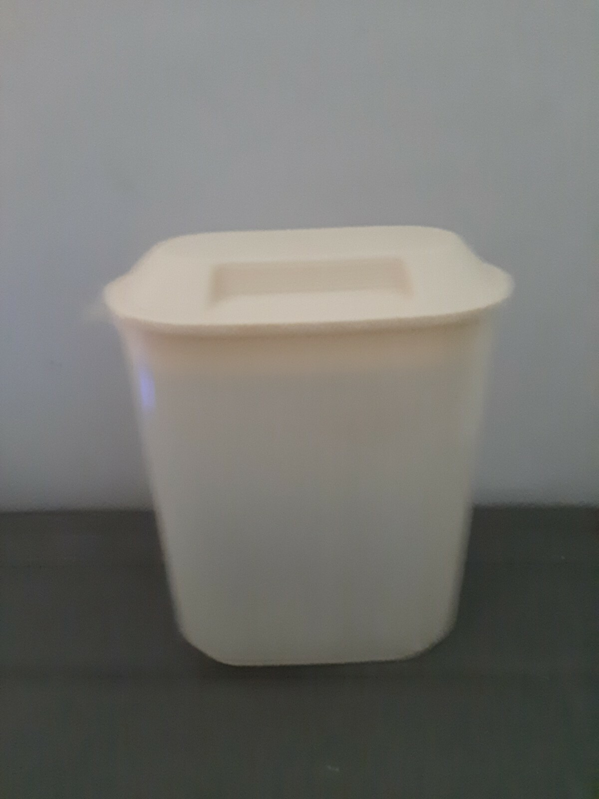 Vintage RUBBERMAID Servin Saver PITCHERS – ALMOND 1.5 QT