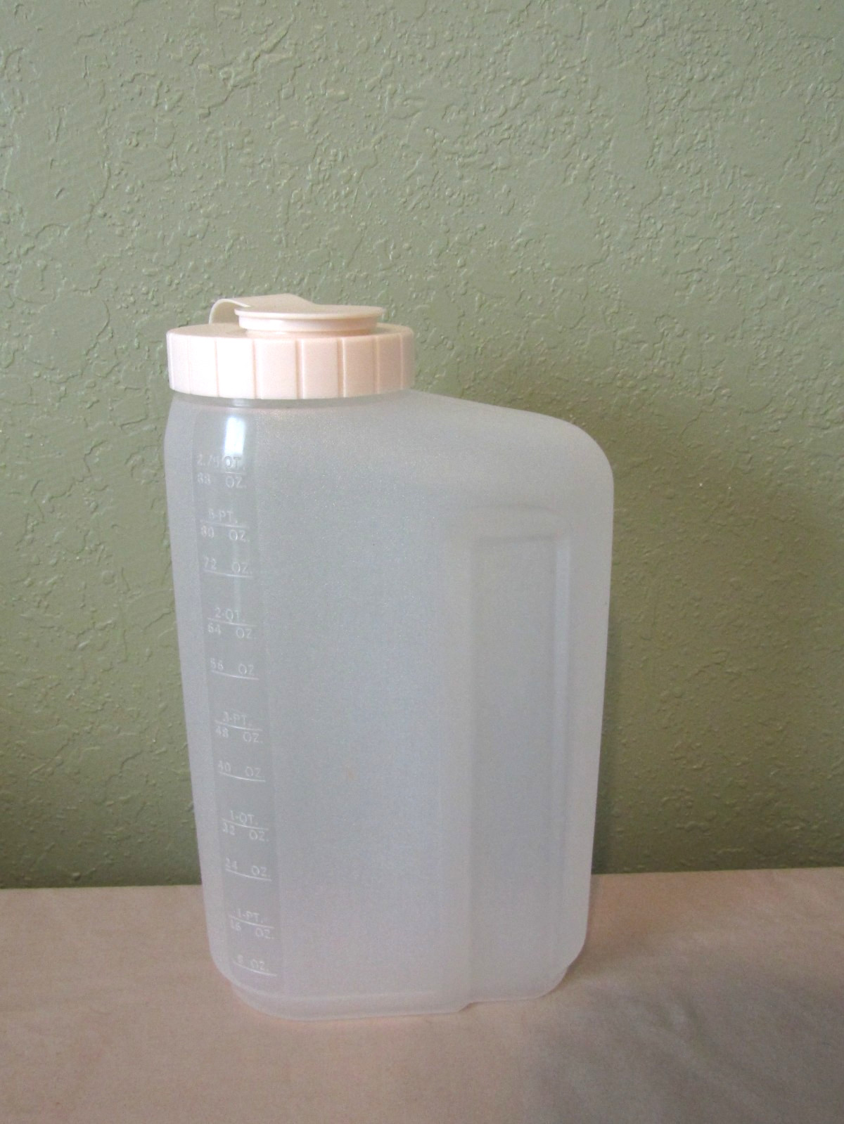 Vtg. Rubbermaid #0459 Servin Saver 2.75 Qt. Drink Container Jug w/flip Top Lid