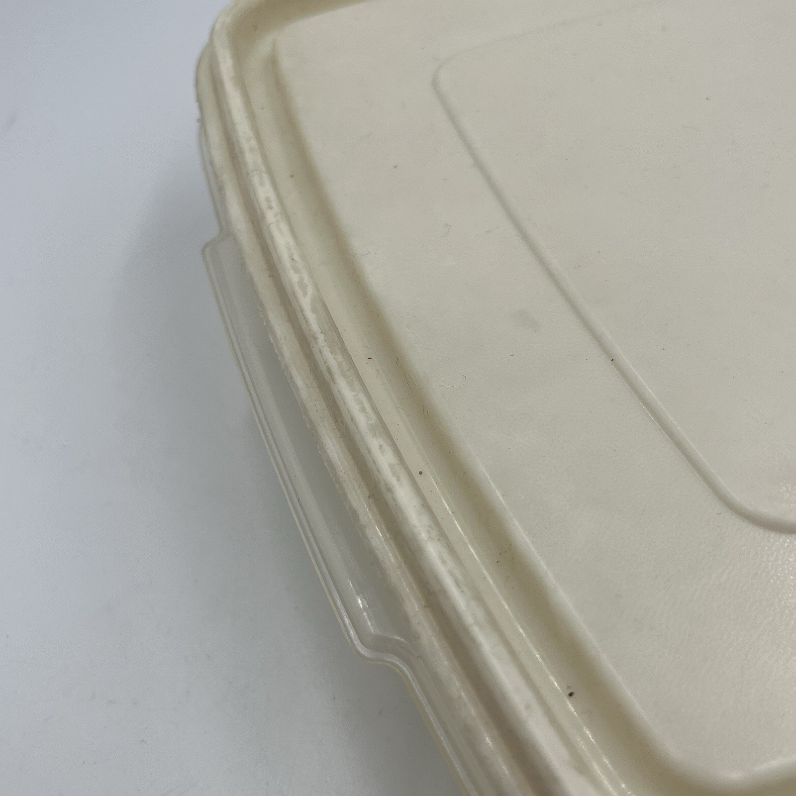 Vtg Rubbermaid Servin’ Saver 20 Deviled Egg Keeper Container Almond Lid #7