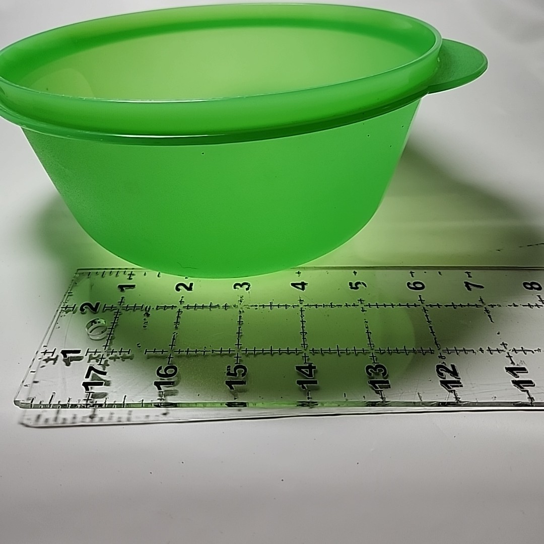 Tupperware Crystalwave Microwave Reheatable Bowl&Seal/Lid Green 6.25cups 1.5L