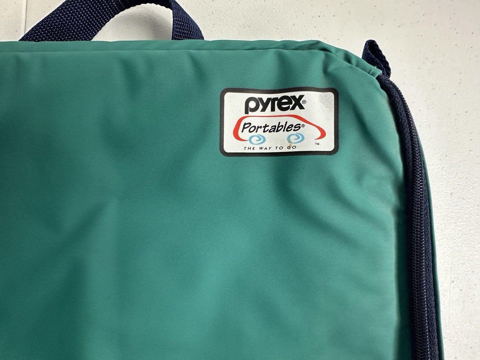 Pyrex Portables Bag 17x10x3 Insulated Thermal Travel Food Hot Carrying Case 3qt