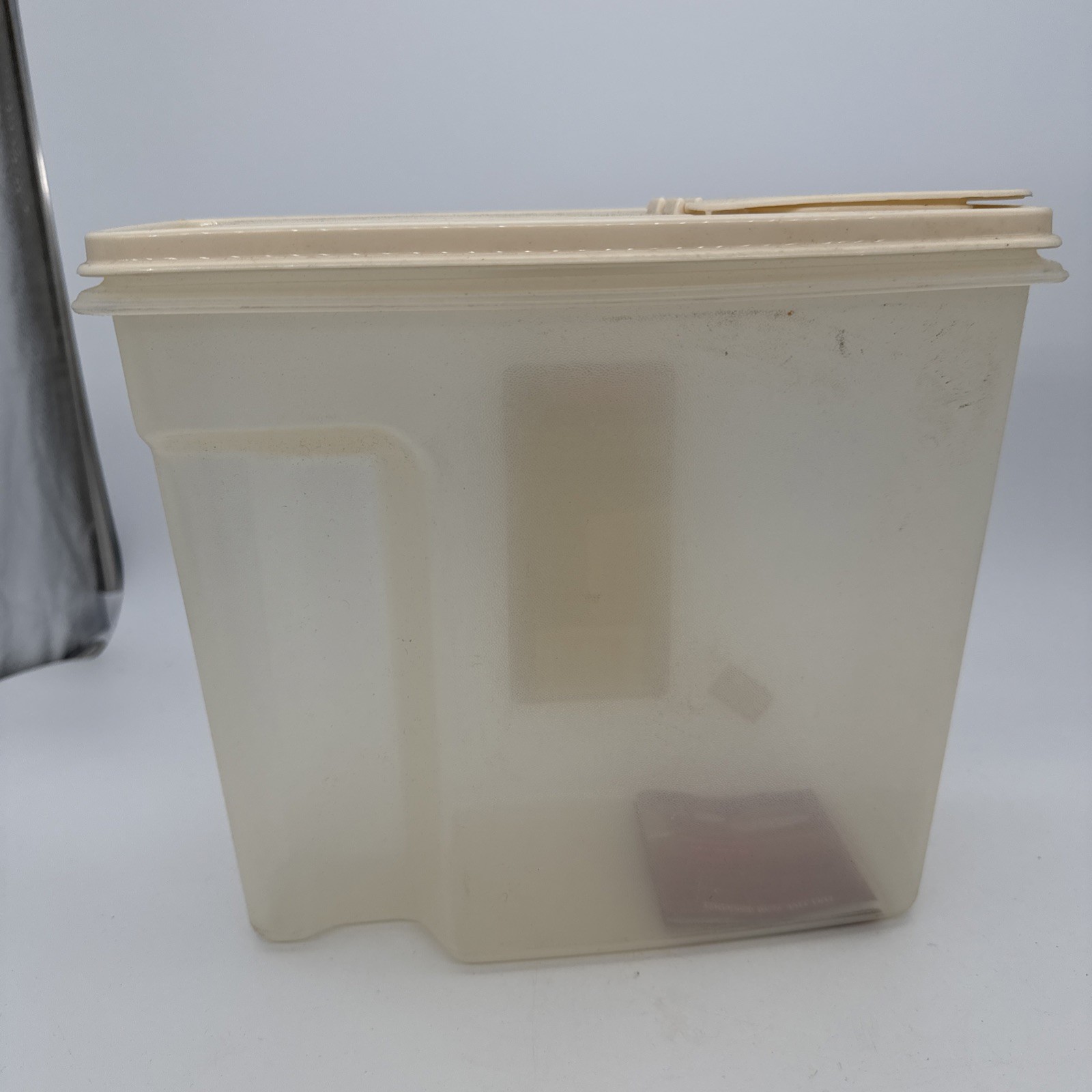 1984 Rubbermaid Cereal Storage Keeper Servin’ Saver Dry Food Container New!
