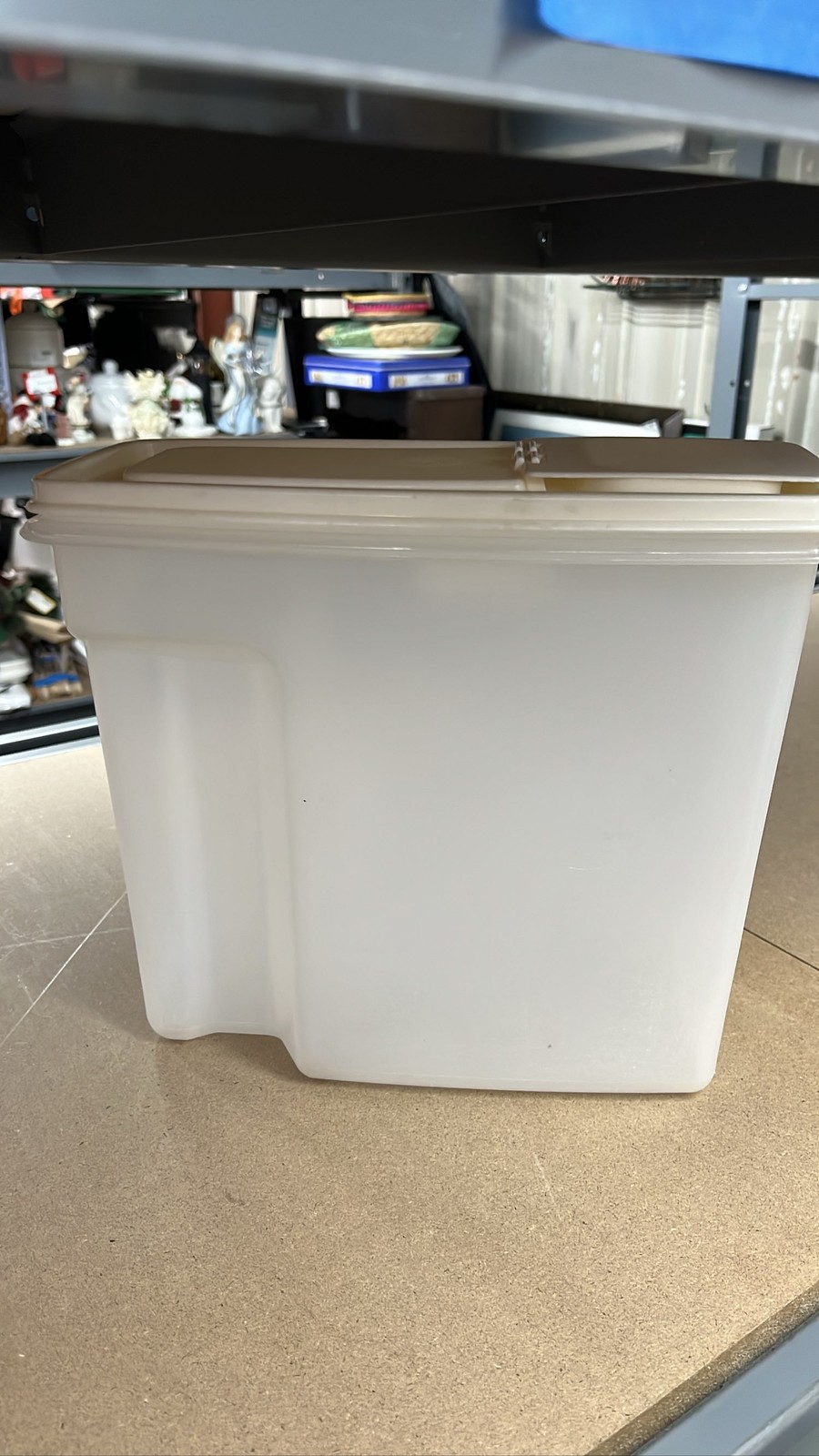 Tupperware 13 Cup Cereal Keeper 469 Tan Flip Top