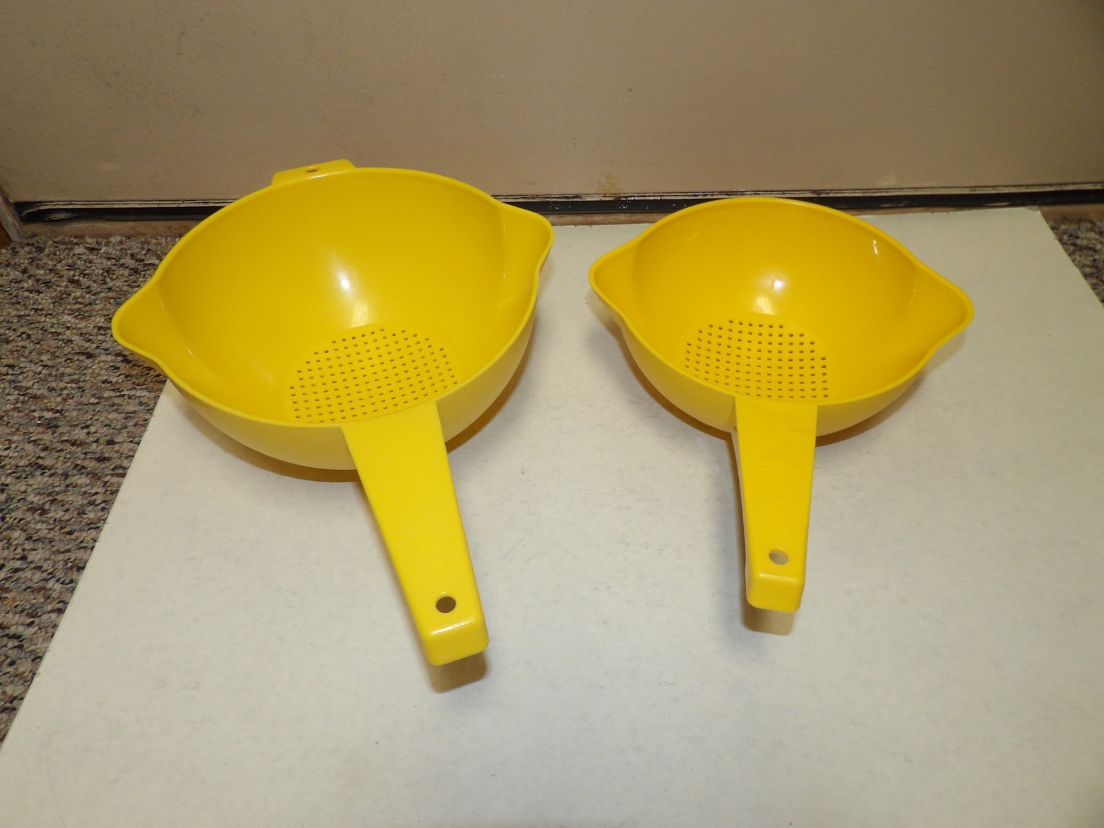 Vintage Tupperware Strainers Colanders ~ 1qt. (1200) & 2qt. (1523) ~ SET OF 2