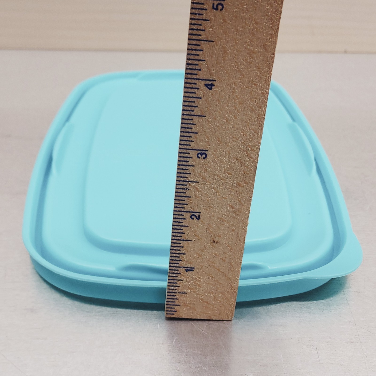 Rubbermaid Easy Find Lid 1Z08 Light Blue Rectangular Replacement Container Lid