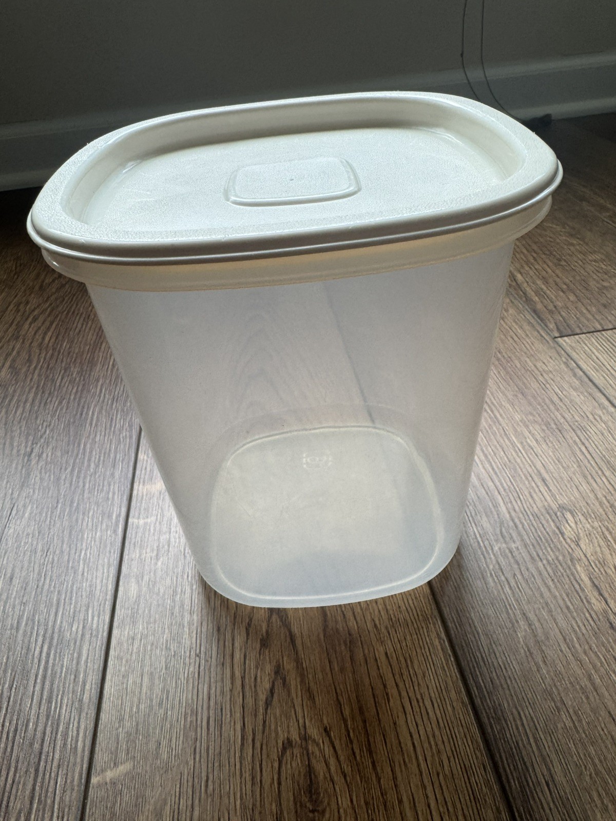 Rubbermaid Servin Saver #6 3 Quart Container Canister 0047 W Almond Lid vintage