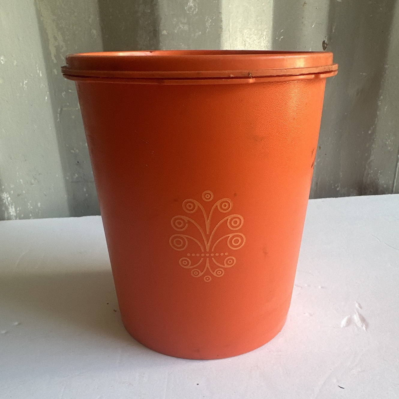 Tupperware Vintage Orange Round 1 Qt Food Storage Container Snap Lid 807-3
