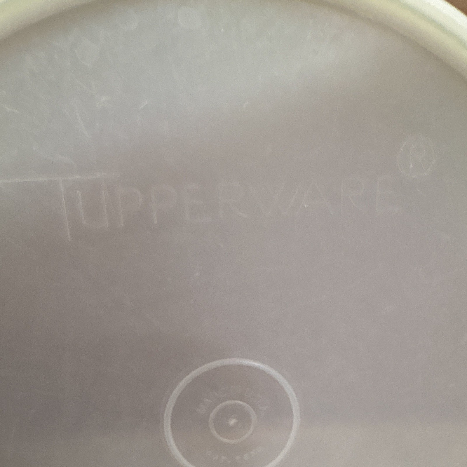 Tupperware Round Plastic Food Storage Container Snap Lid 7 oz White/Clear 2pc