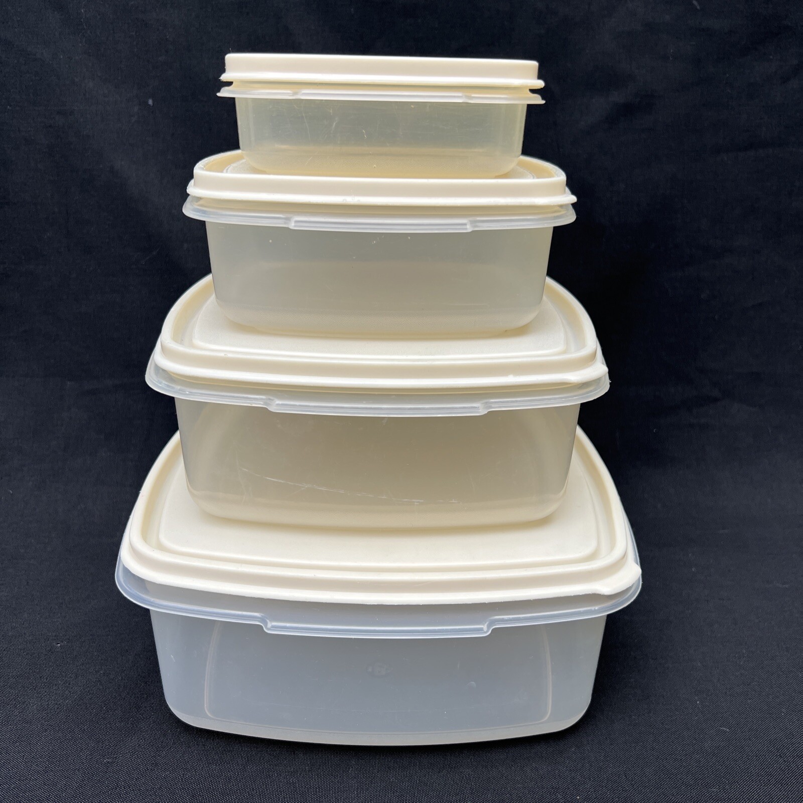 Set/4 VTG Rubbermaid Servin Saver Square Containers #1, 2,3,4 (2-19cups) & lids