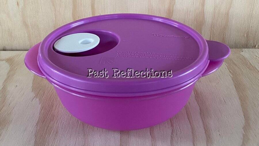 TUPPERWARE CRYSTALWAVE 600 mL MICROWAVE BOWL PURPLE
