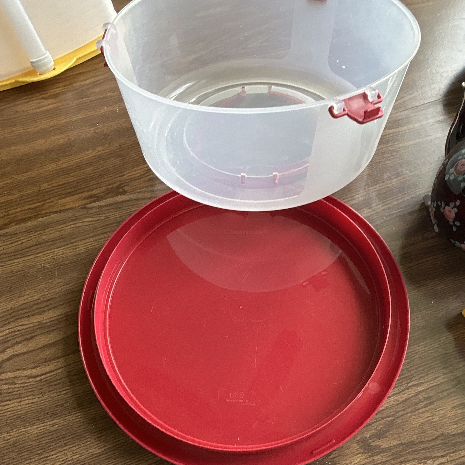 Round Clear/Red Plastic Cake Container w/ Handle Snap Lid Set, 2-6 qt 11in
