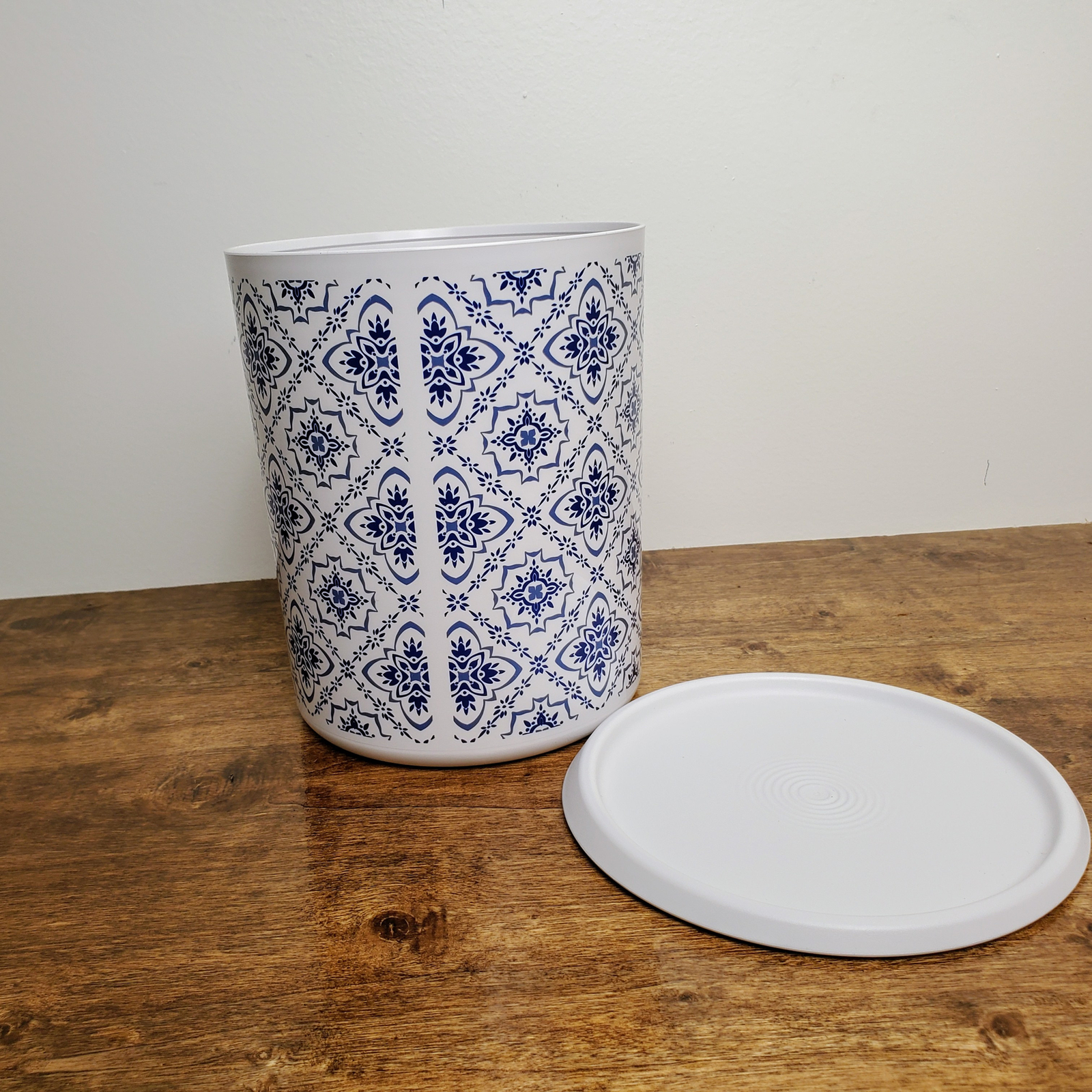 Tupperware Sugar Coffee Canister 12 Cup One-Touch Blue Design New