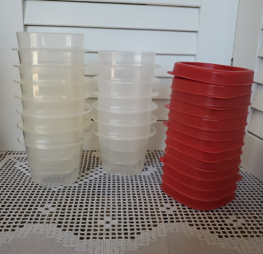 Lot 13 Rubbermaid Easy Find Lids 4 oz Snack Food Storage 7J53 Base 7J54 Red Lid