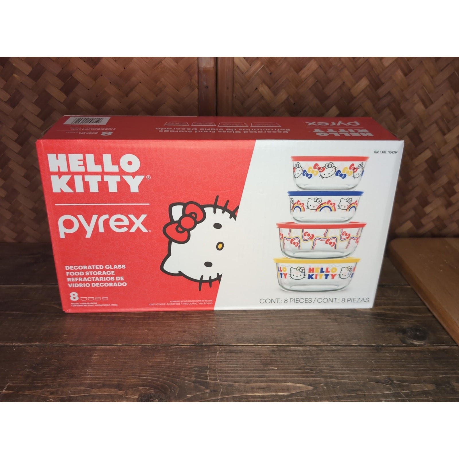NIB Pyrex Hello Kitty 8-Piece Decorated Glass Food Storage Set
