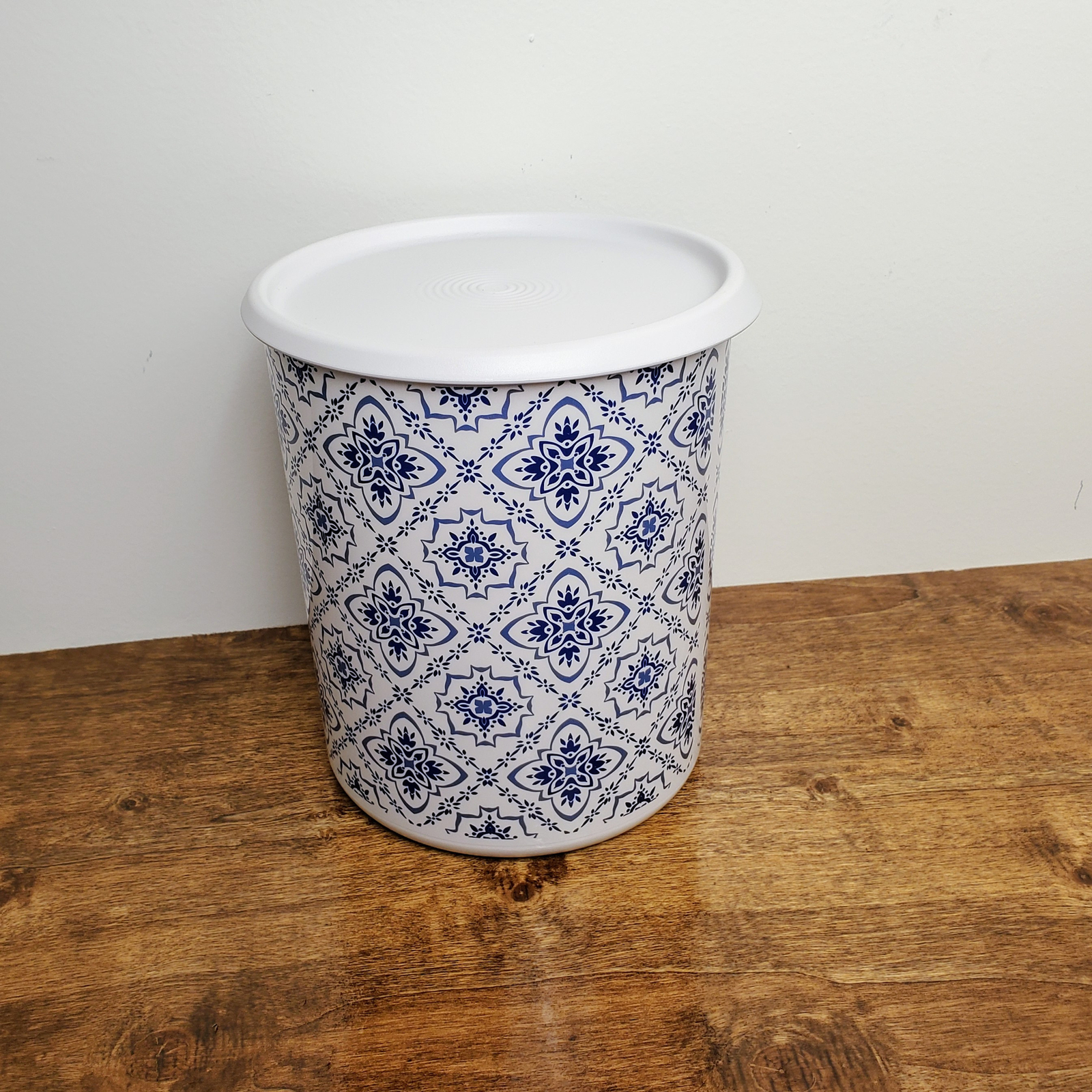 Tupperware Sugar Coffee Canister 12 Cup One-Touch Blue Design New