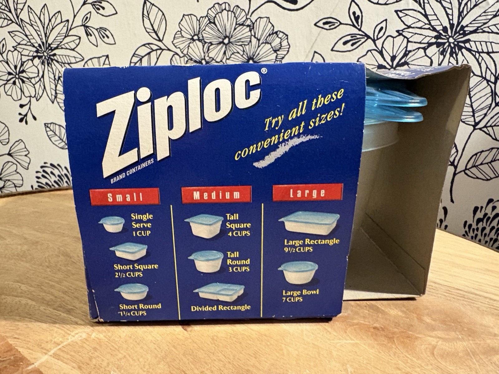 Ziploc Snap N Seal Container Vintage Large Plain/Christmas Small 14 In Lot NEW