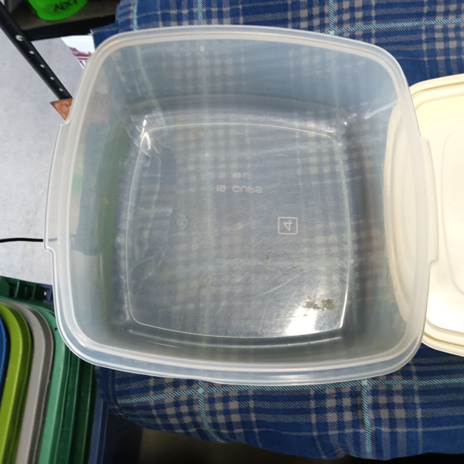 Vintage Rubbermaid Servin’ Saver #4 19 Cup Square Container Snap Lid almond