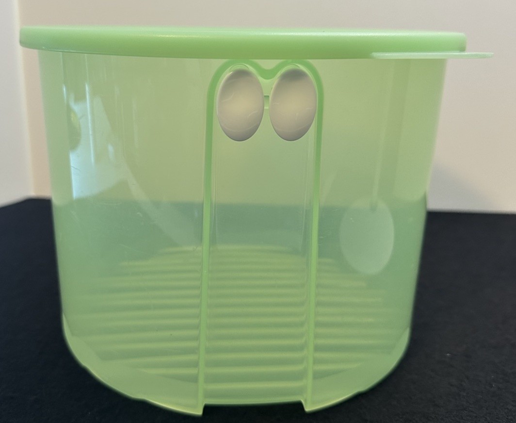 Tupperware Fridge Smart 3998 Large Round Vented Container Green 20 Cup Capacity