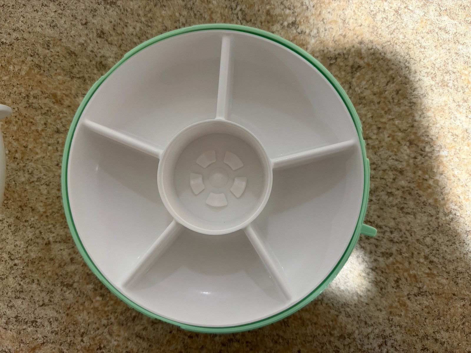 GoBe Kids’ Snack Spinner 6”, 5 Compartments – Dishwasher Safe – Spare Lid