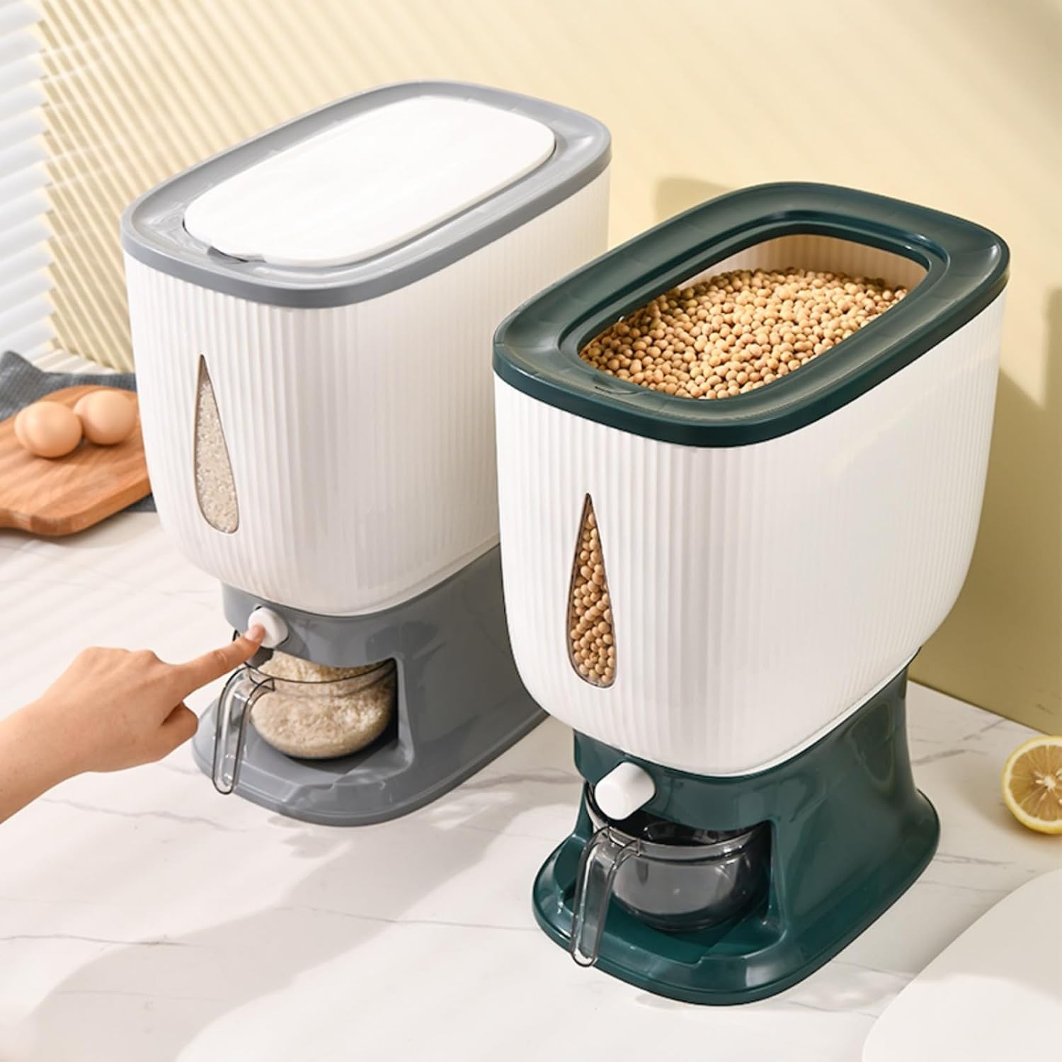 rice dispenser 22-pound household sealed moisture-proof rice storage container