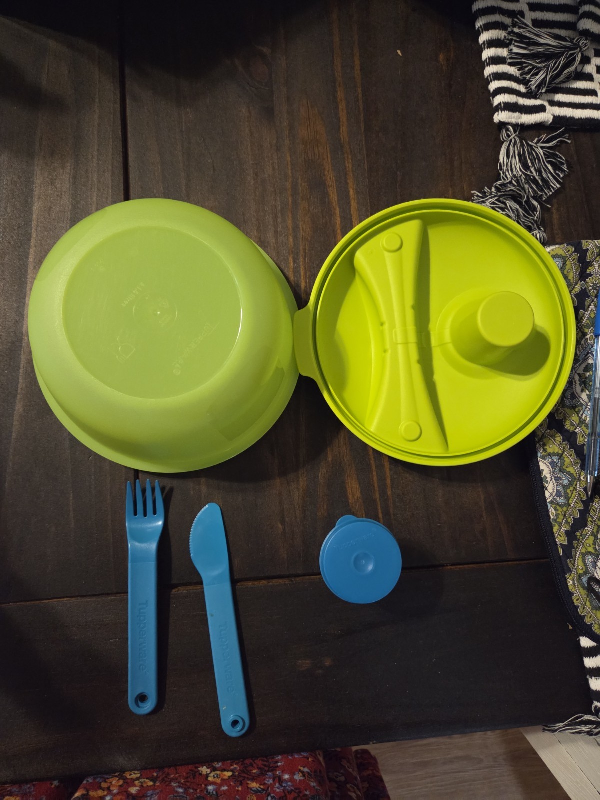 Tupperware SALAD ON THE GO SET Complete Set Green/Blue. 6 1/3 Cups, 1.5 Litres