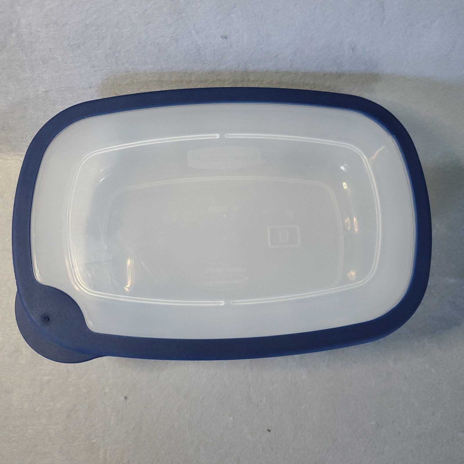 1 – Vintage Rubbermaid Servin Saver 1.2 Qt B Blue Rim Flex & Seal Lid 553