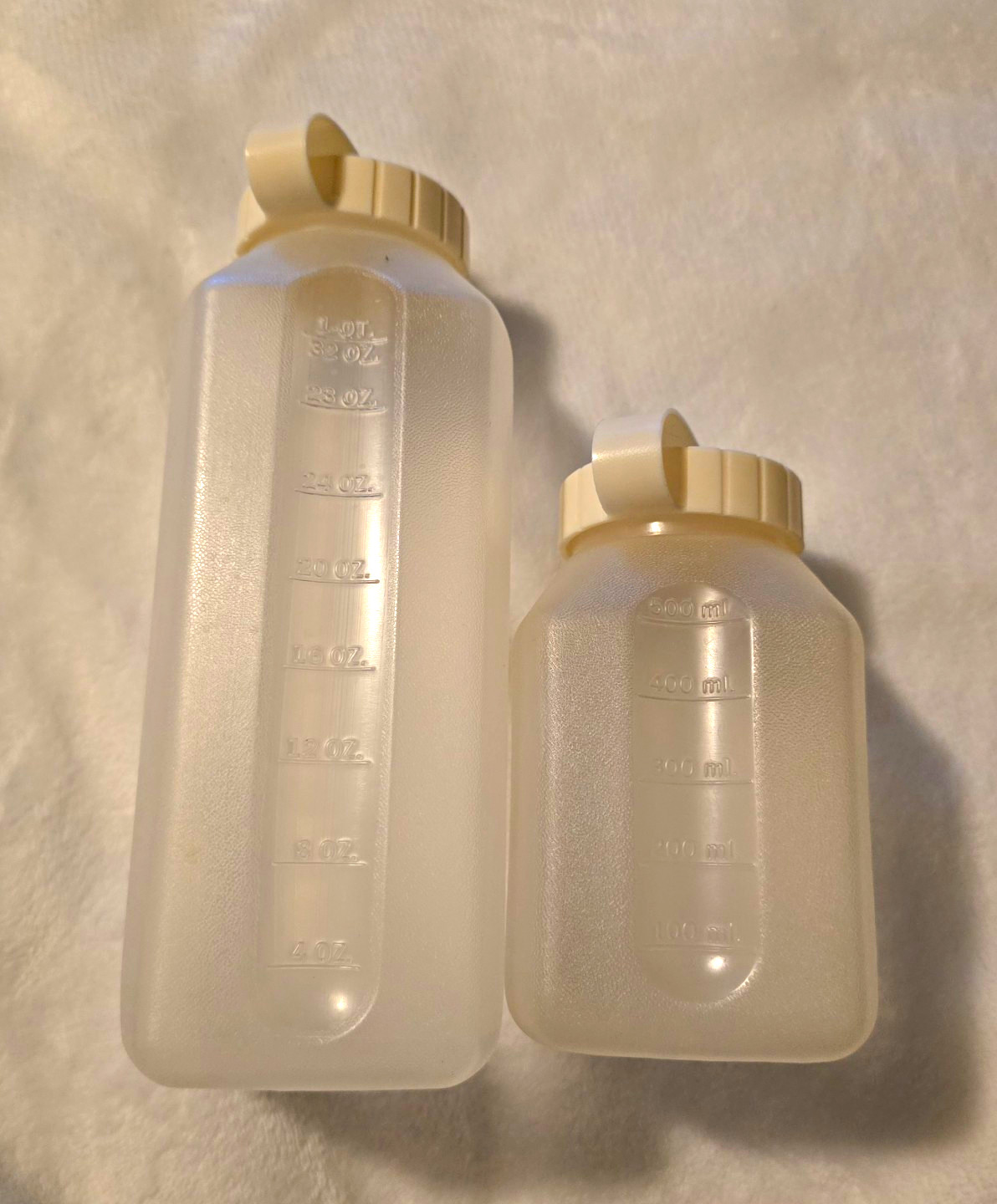 Rubbermaid Clear/Beige 1 Qt & 1 Pt Rectangle Storage Containers w/ Screw Lids
