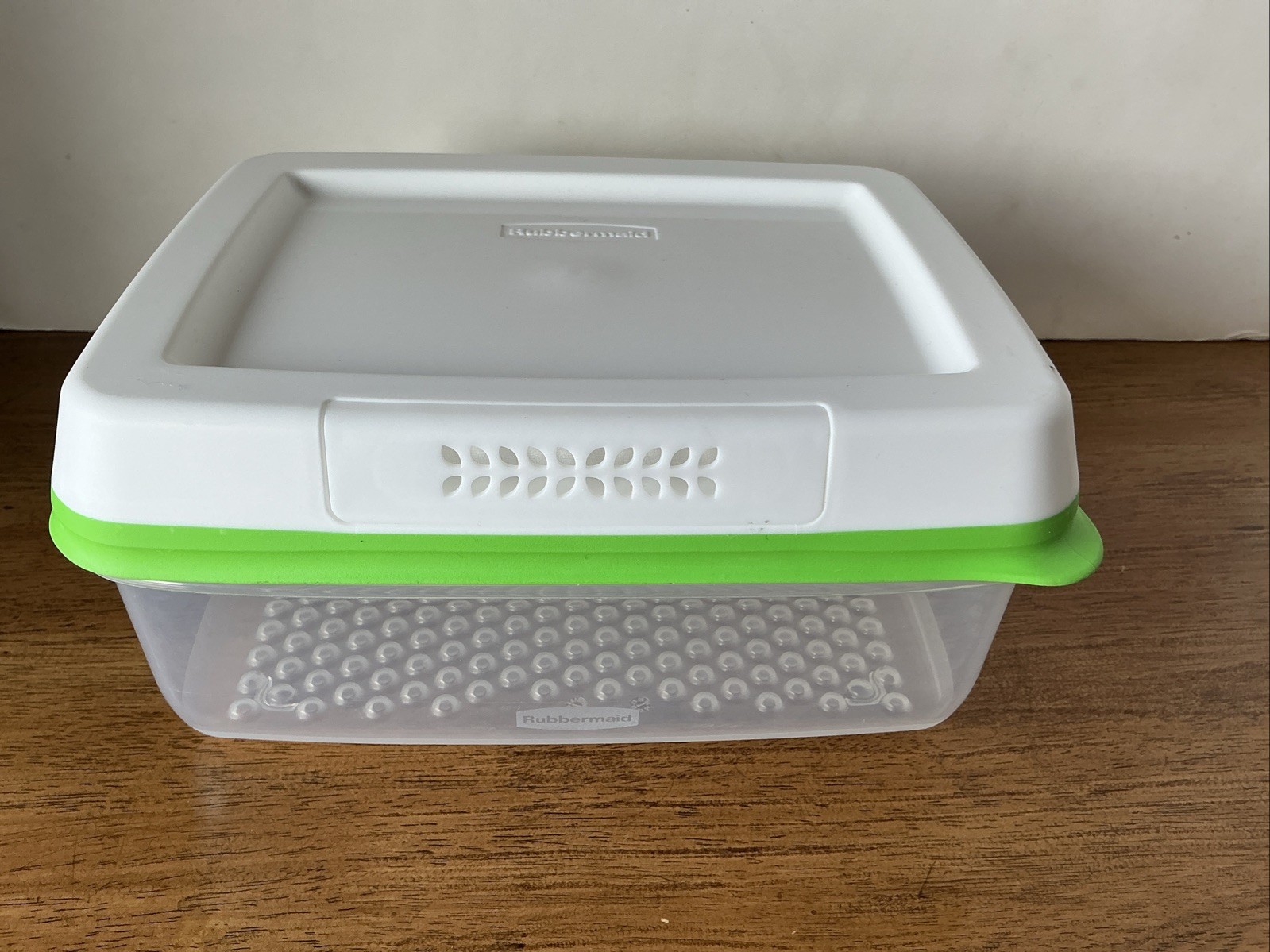 Rubbermaid FreshWorks Produce Saver Fresh Vent 11.1 Cups 2.6 L