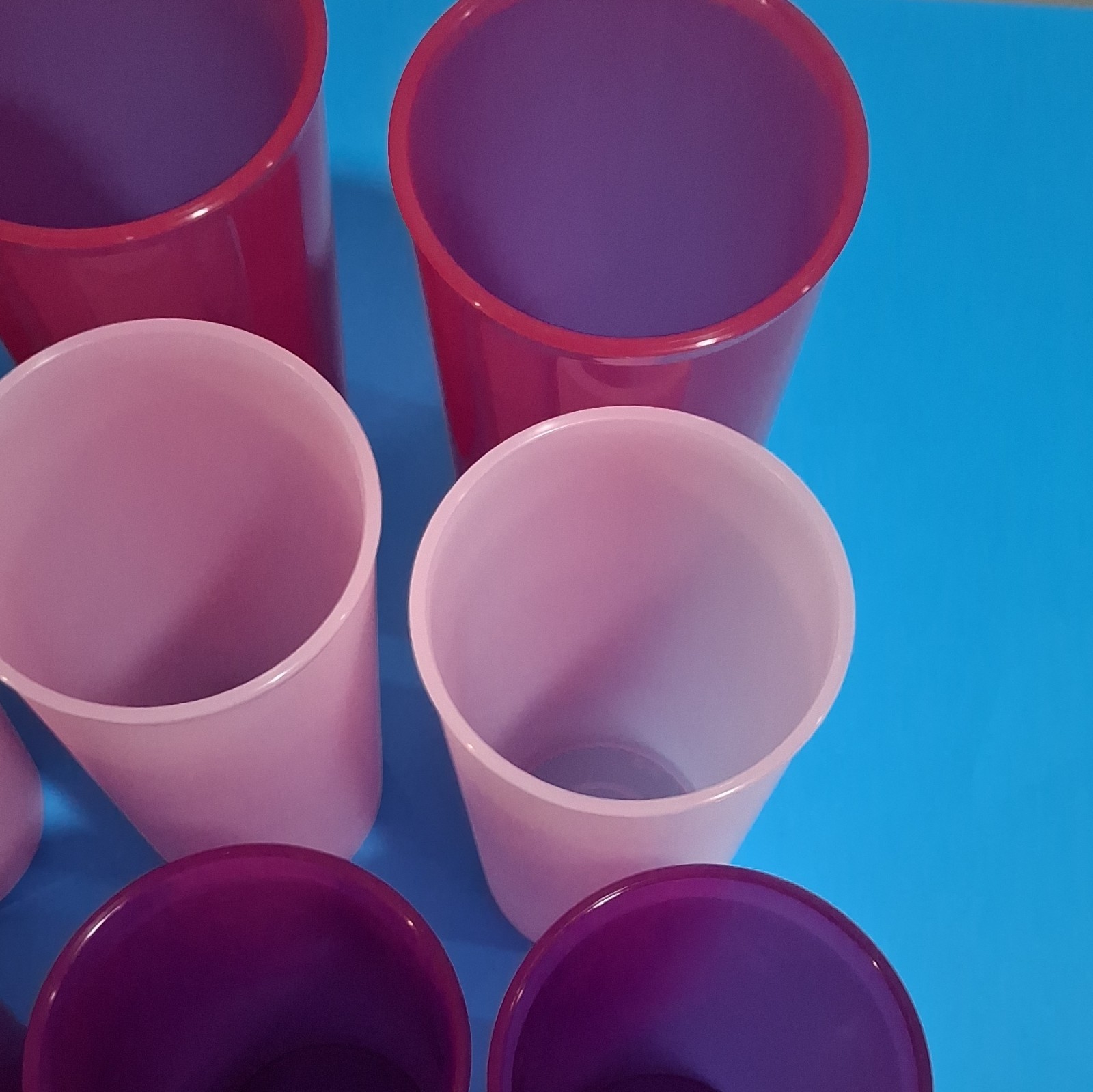 Tupperware 15 oz Stackable Tumblers Pink/Purple w/ White Snap Lids Set of 12