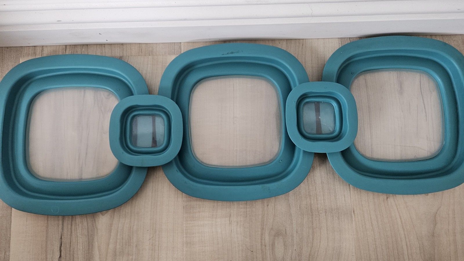 Set Of 5 – 3 Rubbermaid Premier 10M3M4 Blue Square 7″ Lid / 2 7N9313A Lids
