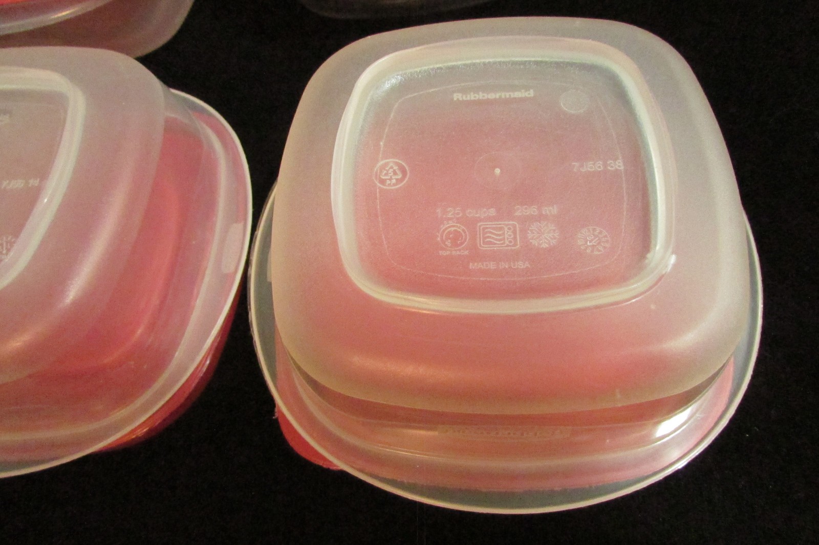 Lot Of 4 RUBBERMAID Easy Find 1.25 Cup CONTAINERS 7J56 7H74 with Red LIDS 7J58