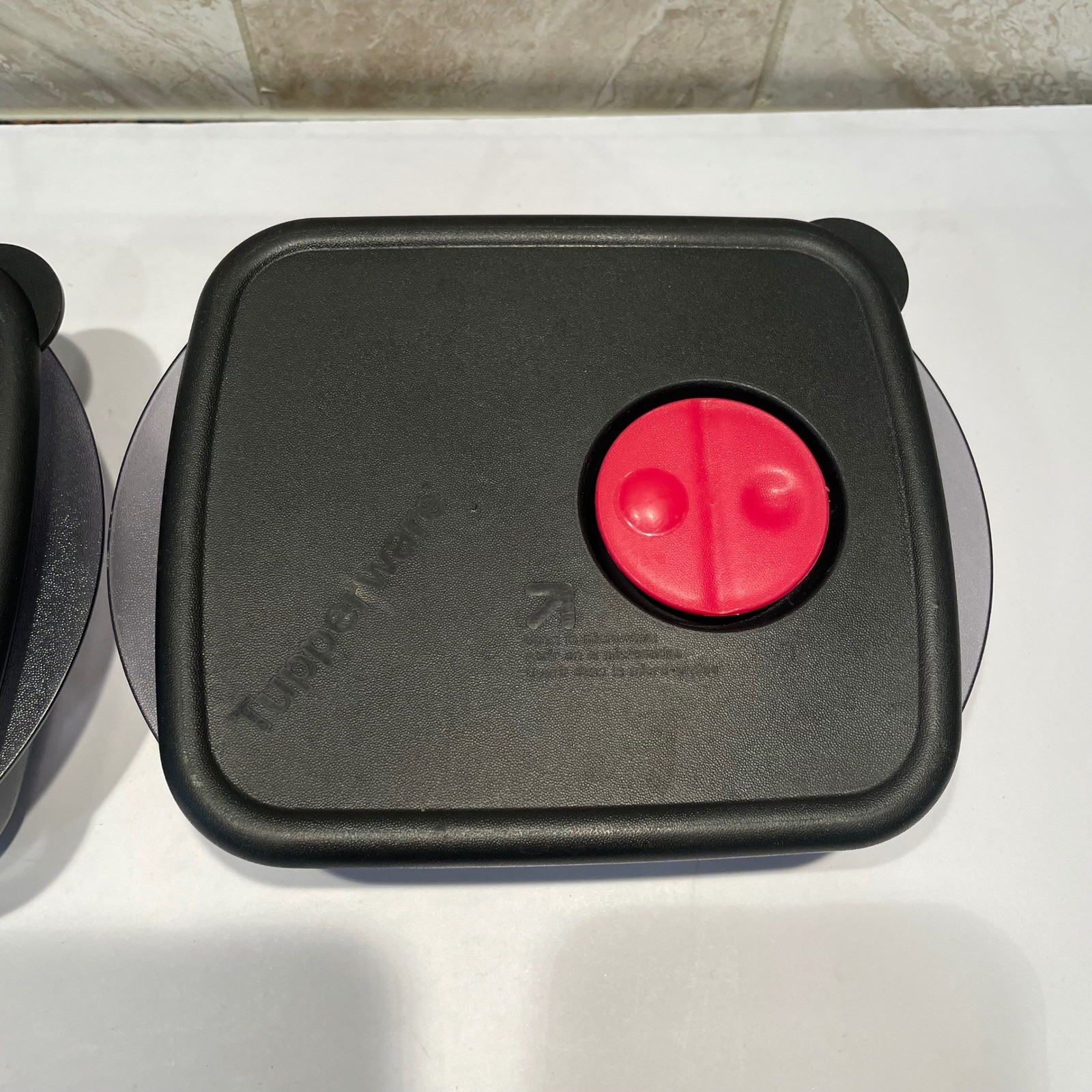 Tupperware Rock N Serve 2.5 Cup 600ml Microwave Containers Black Vent 2pc Set