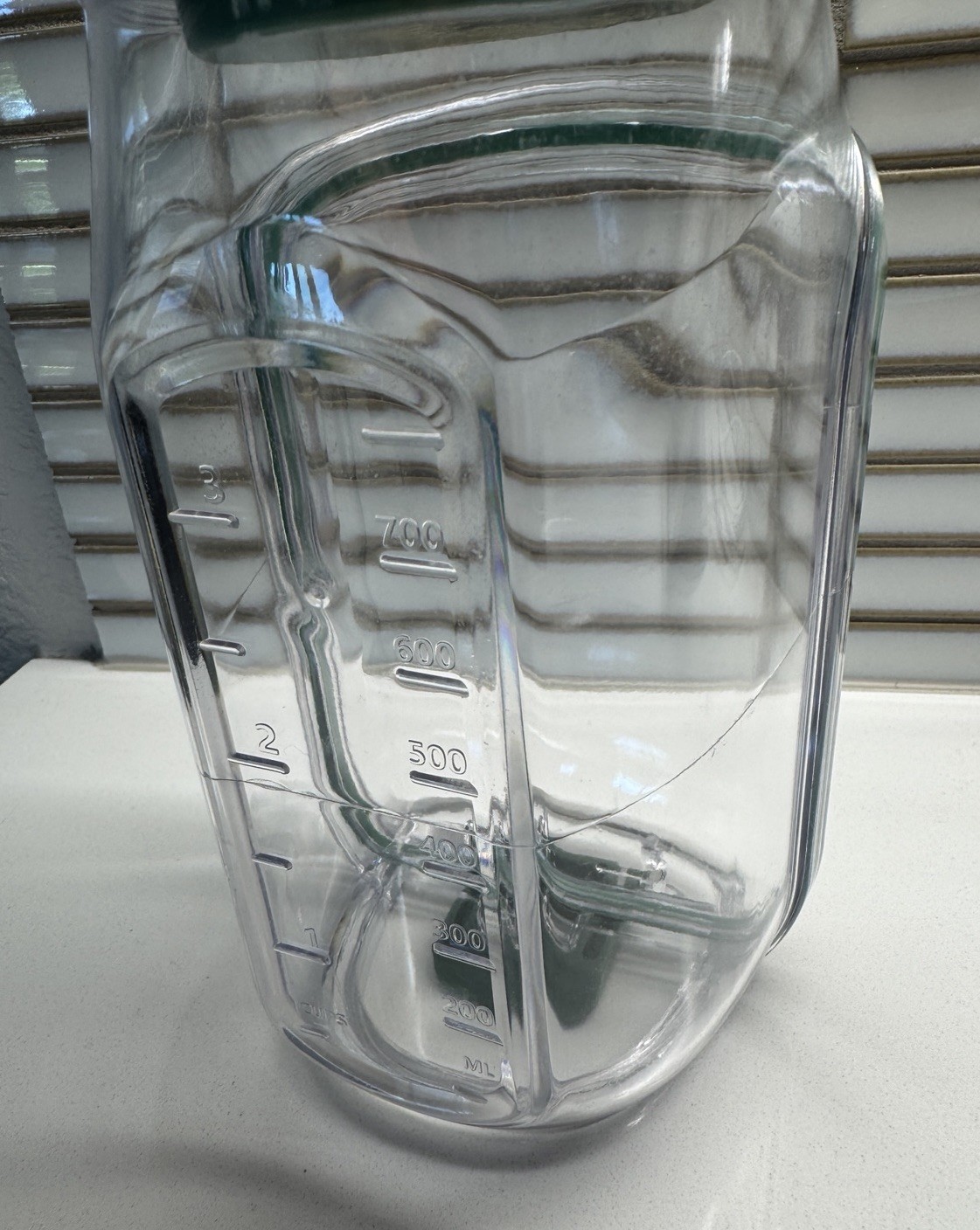SALADkind Portable Salad Pod; BPA free; dressing compartment; Leakproof lid NIB
