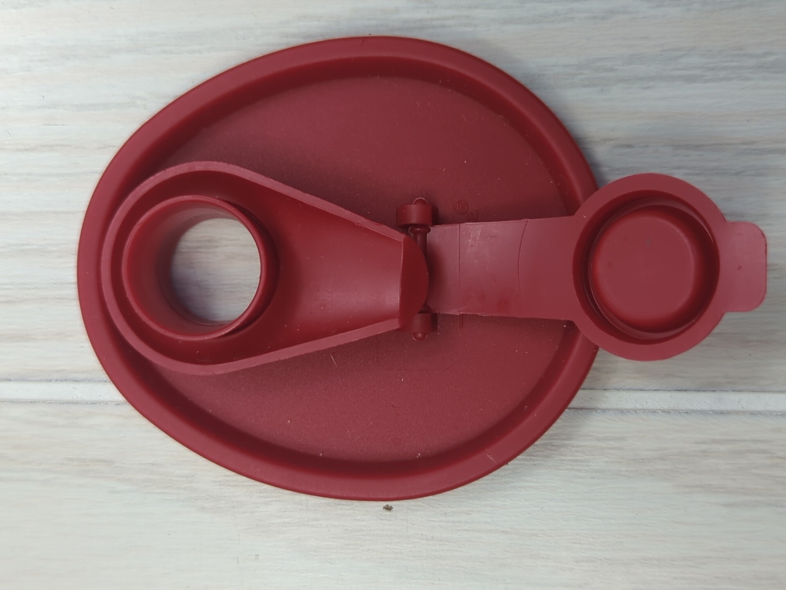 Tupperware Sweet Saver Syrup Dispenser 640-10 Red Lid pour Spout vintage