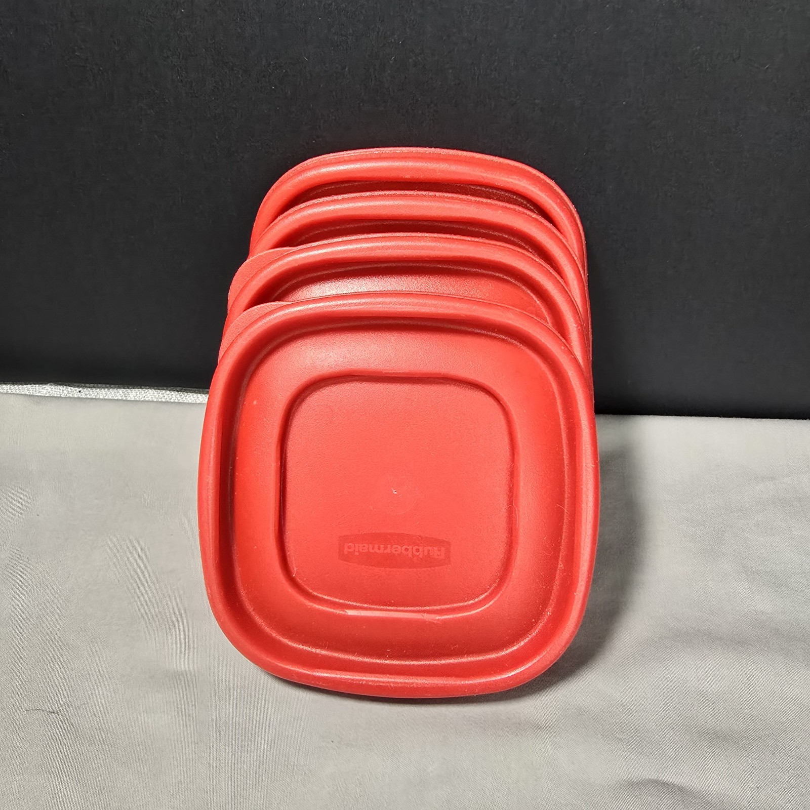 Rubbermaid Lids 4 1/2″ Set Of 4 Red 2 Have#7J5871 2 Have#7J5863