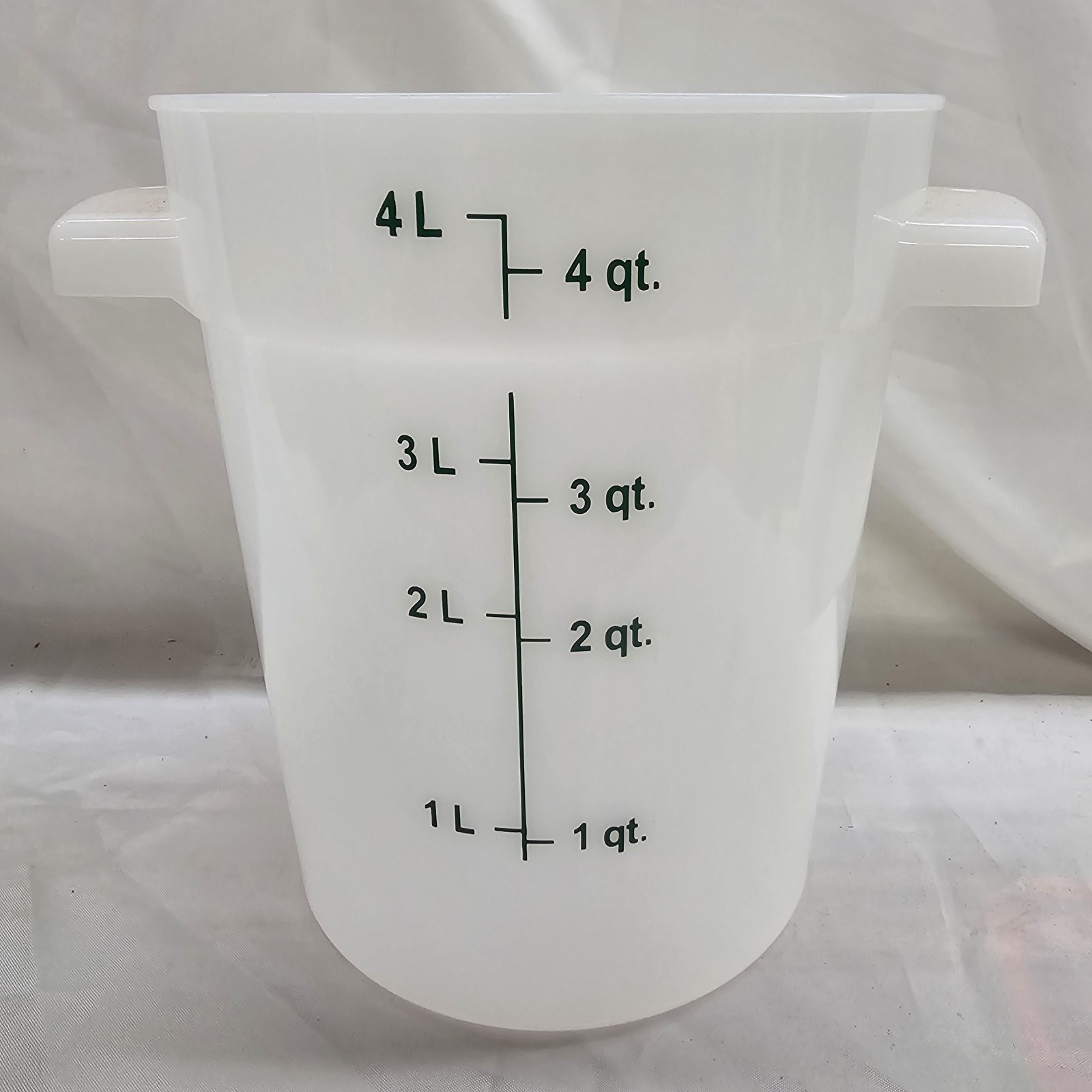 12 X Carlisle Food Service 1097402 Food Storage Container, Color White, 4 Qt
