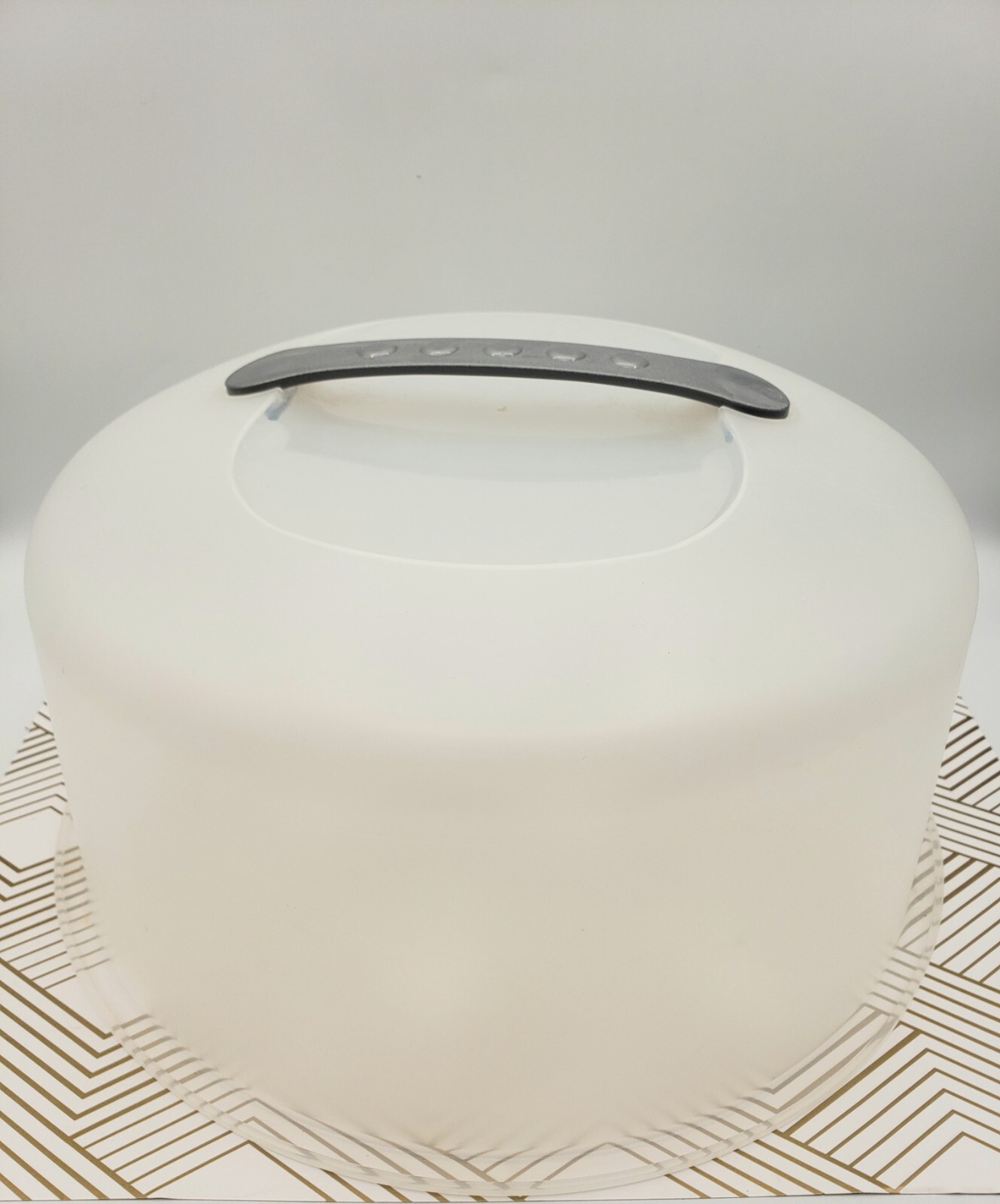 Cake Carrier Sterilite White & Gray 13.5″ Diam. Locking Handles 0200 Covered 2pc
