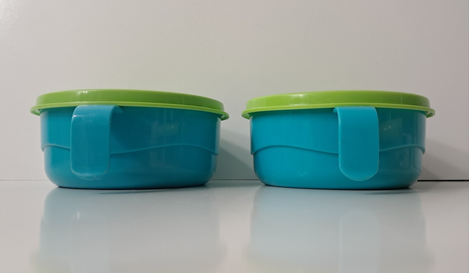 Tupperware Toddlers Bowl Set 2/8 Oz Each Teal Blue Lime Lids Handles 2251A A10