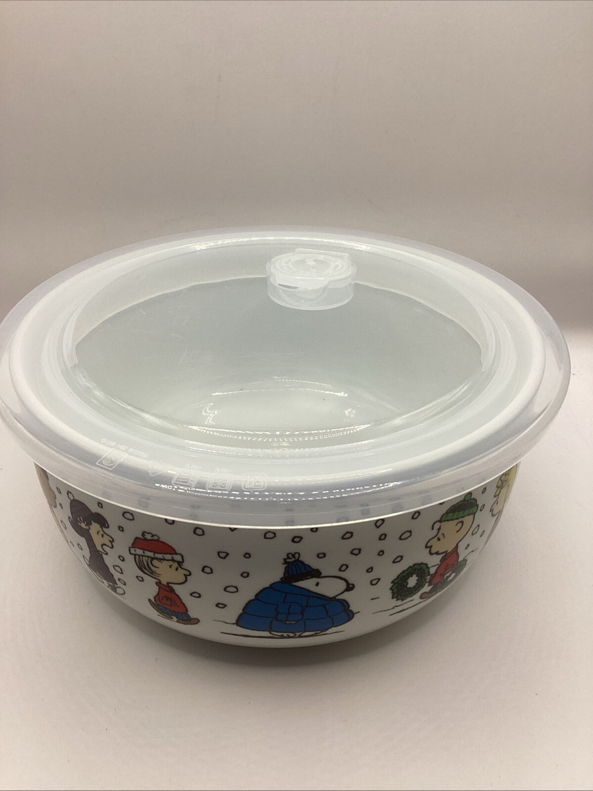 Peanuts Gang In The Christmas Snow 7″ Ceramic Food Storage Bowl w/Vented Lid